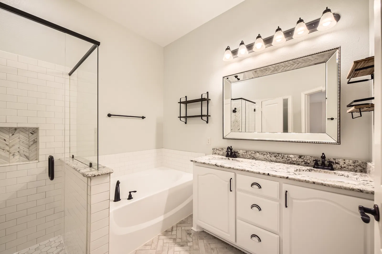 421-Cedar-Ridge-Primary-Bathroom